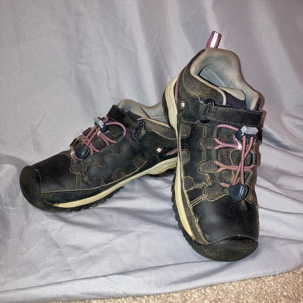 KEEN Targhee Low Waterproof Hiking Shoes Boots Black Pink Kids Girls Size 13